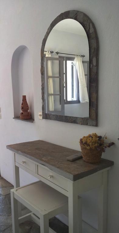 Ostria Studios Platis Gialos  Rum bild